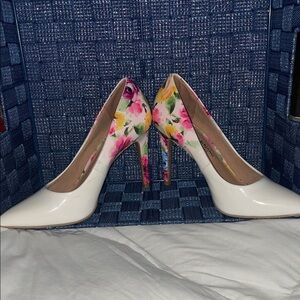 Floral White Women's Heels Size 7